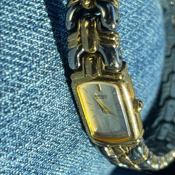 Elegant Two-Tone Women's Watch - Picture 2 of 2